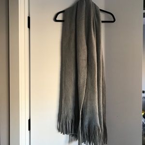 Scarf with fringe